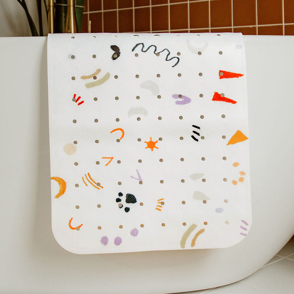 tapis de bain le méli-mélo exposé sur la baignoire